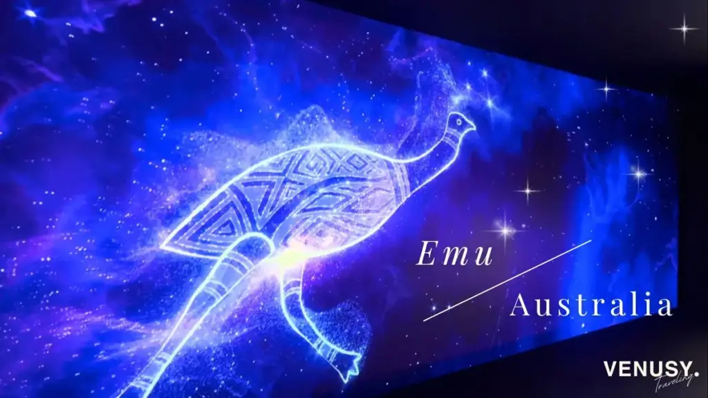 オーストラリア館の天井に映し出された、光るエミューの星座。先住民の宇宙観と自然とのつながりを感じさせる神秘的な映像。