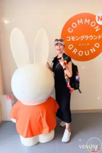 大阪万博オランダ館ミッフィーとヴィナぽ♡の2ショット写真|お土産ゾーンのフォトスポット