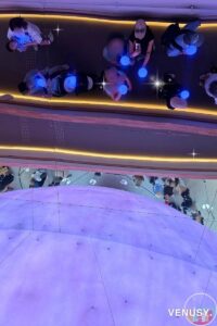 2025年大阪万博オランダ館|鏡に反射する光とミッフィーが織りなす幻想的な展示空間
