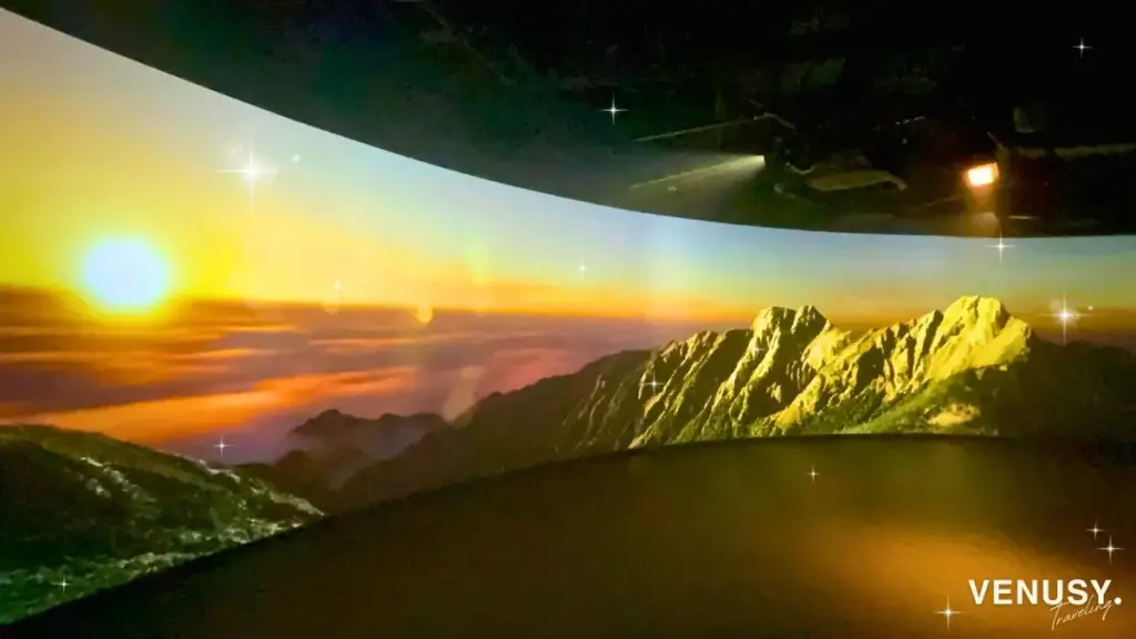 大阪万博・台湾テックワールドで体験できる、圧巻の夕景と山々の映像美。没入感のある映像空間で心が旅に出るような体験。
