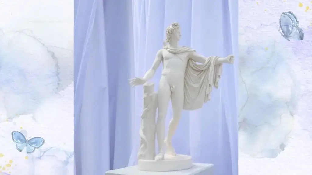 大阪万博フランス館の出口付近に展示された「APOLLO OF THE BELVEDERE」の彫刻。芸術と光の神アポロが堂々と立つ姿。