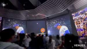 大阪万博アメリカ館で上映された大谷翔平選手のハイライト映像と来場者の様子