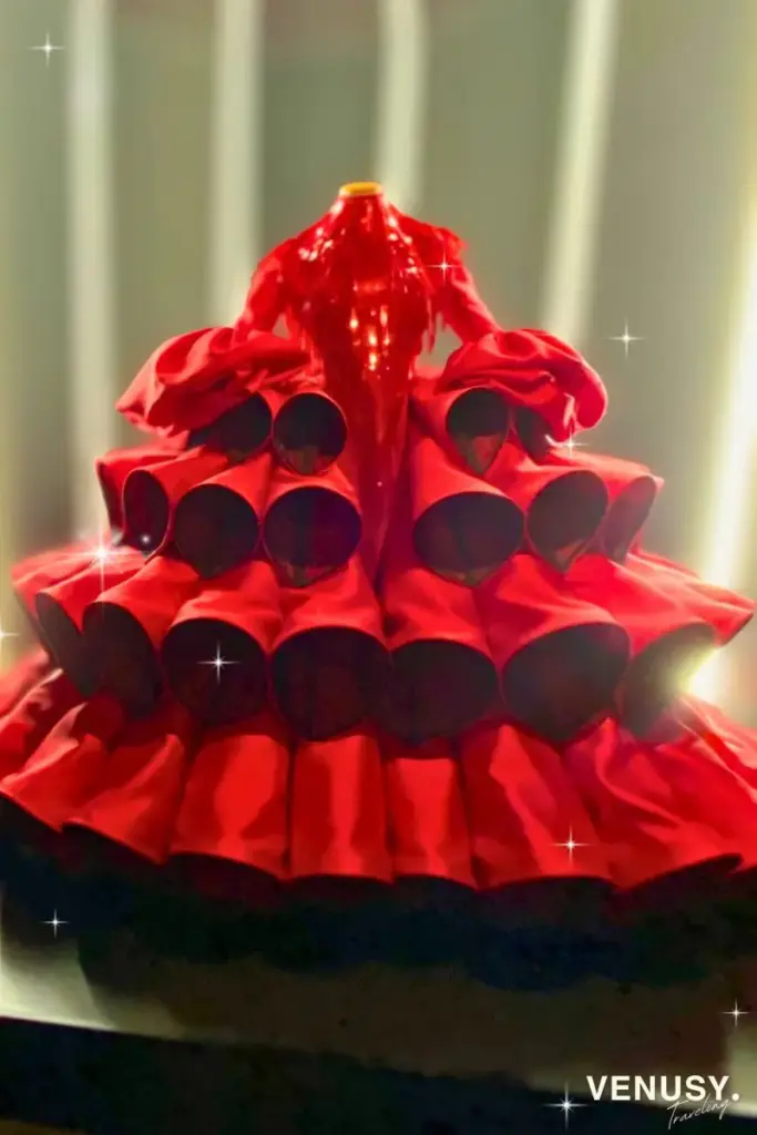 大阪万博イタリア館作品で紹介された映画『DIAMANTI』の斬新な衣装