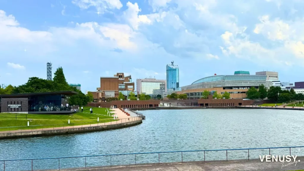 富山環水公園にある世界一美しいスタバと運河の景色